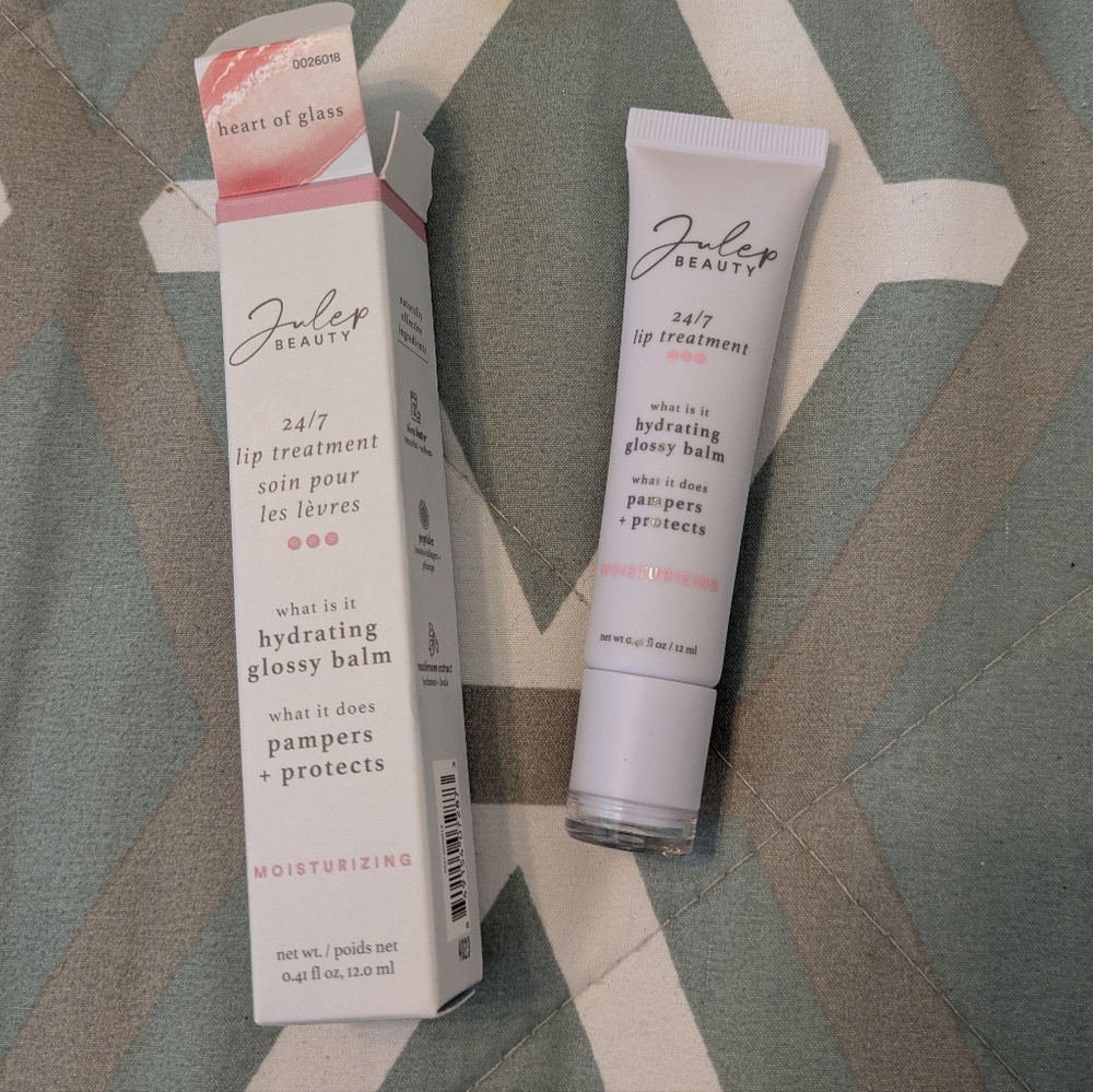 Heart of Glass Hydrating Glossy Balm